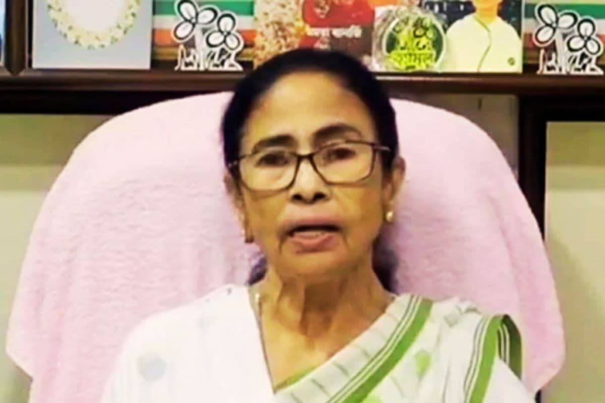 100 से ज्यादा टीएमसी पार्षदों का इस्तीफा, ममता बनर्जी ने कहा- जो जाना चाहते हैं, जा सकते हैं