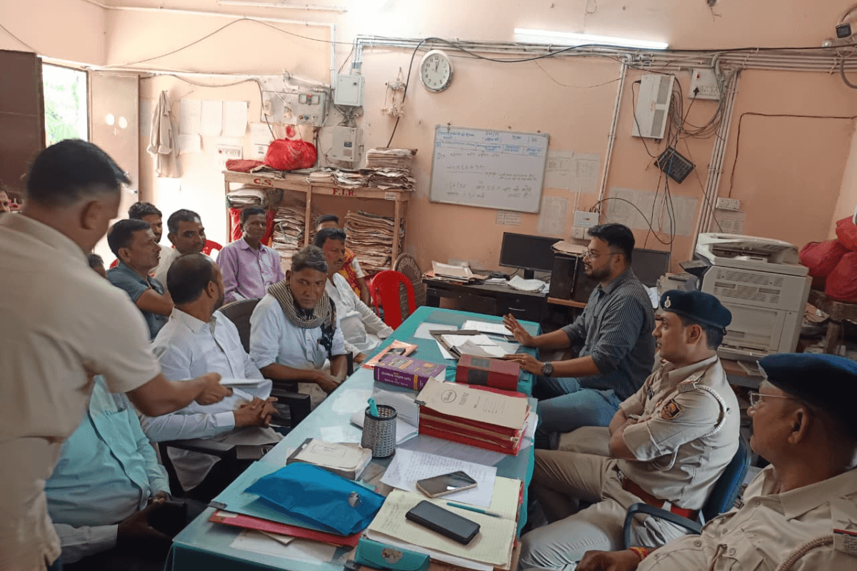 नवादा में बकरीद को लेकर हाई अलर्ट: शांति समिति की बैठक में प्रशासन की सख्त चेतावनी, उपद्रवियों को बख्शा नहीं जाएगा