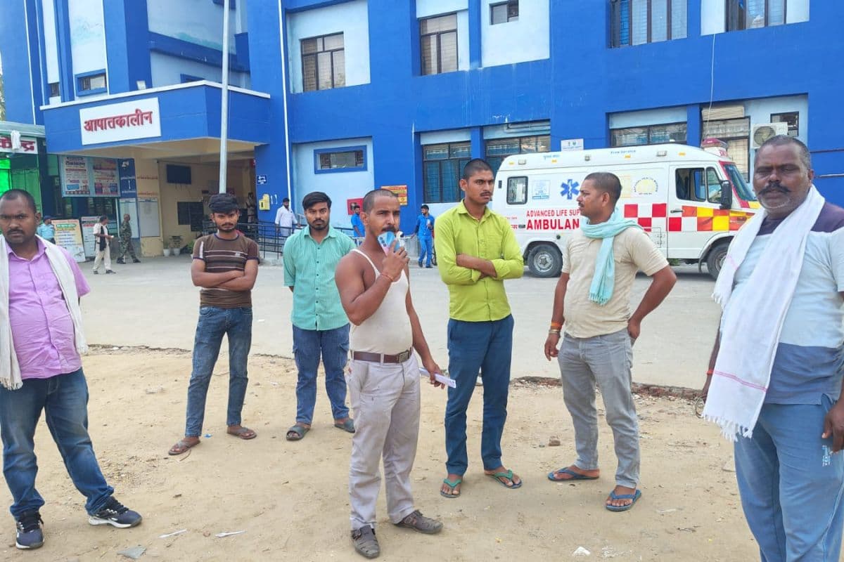 नालंदा जिला के सरमेरा फोर लेन पर दो ट्रकों की टक्कर, खलासी की मौत, चालक घायल