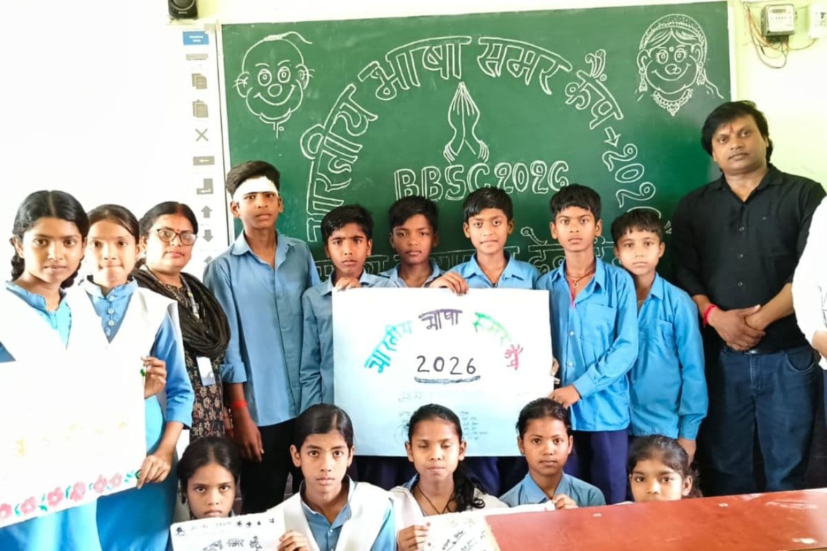 बक्सर में आयोजित समर कैंप में बच्चों ने दिखाया शानदार प्रदर्शन, सीखी भाषा और संस्कृतिकी नई बातें