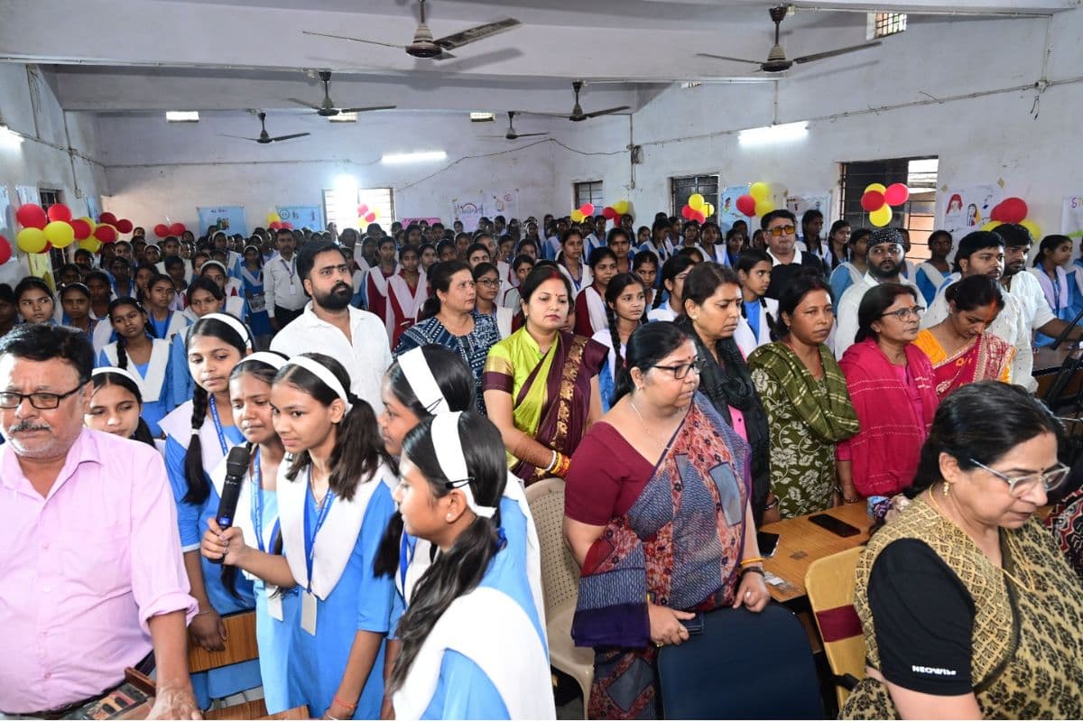 डीएम की अगुवाई में हाजीपुर में बाल विवाह के खिलाफ अभियान, छात्राओं ने लिया 2030 तक समाप्त करने का संकल्प