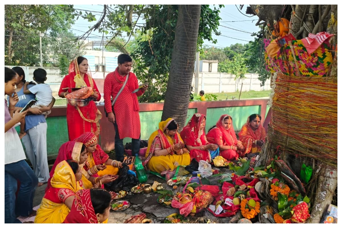शिवहर में वट सावित्री व्रत: सुहागिन महिलाओं ने पति की लंबी उम्र की कामना की