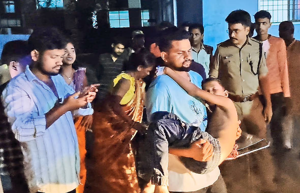 ब्रेकिंग : सासाराम में मेले में टूटा झूला, 10 से ज्यादा लोग घायल, आयोजक मौके से फरार