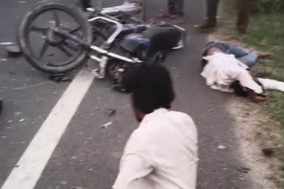 Bettiah: बांसी-धनहा मार्ग पर बोलेरो और बाइक की जोरदार टक्कर, दो युवकों की हालत नाजुक
