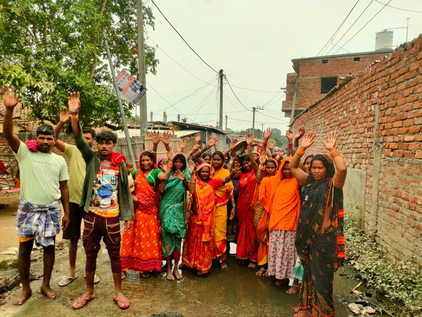 घौरदौड़ में जलजमाव से परेशान ग्रामीणों ने किया प्रदर्शन