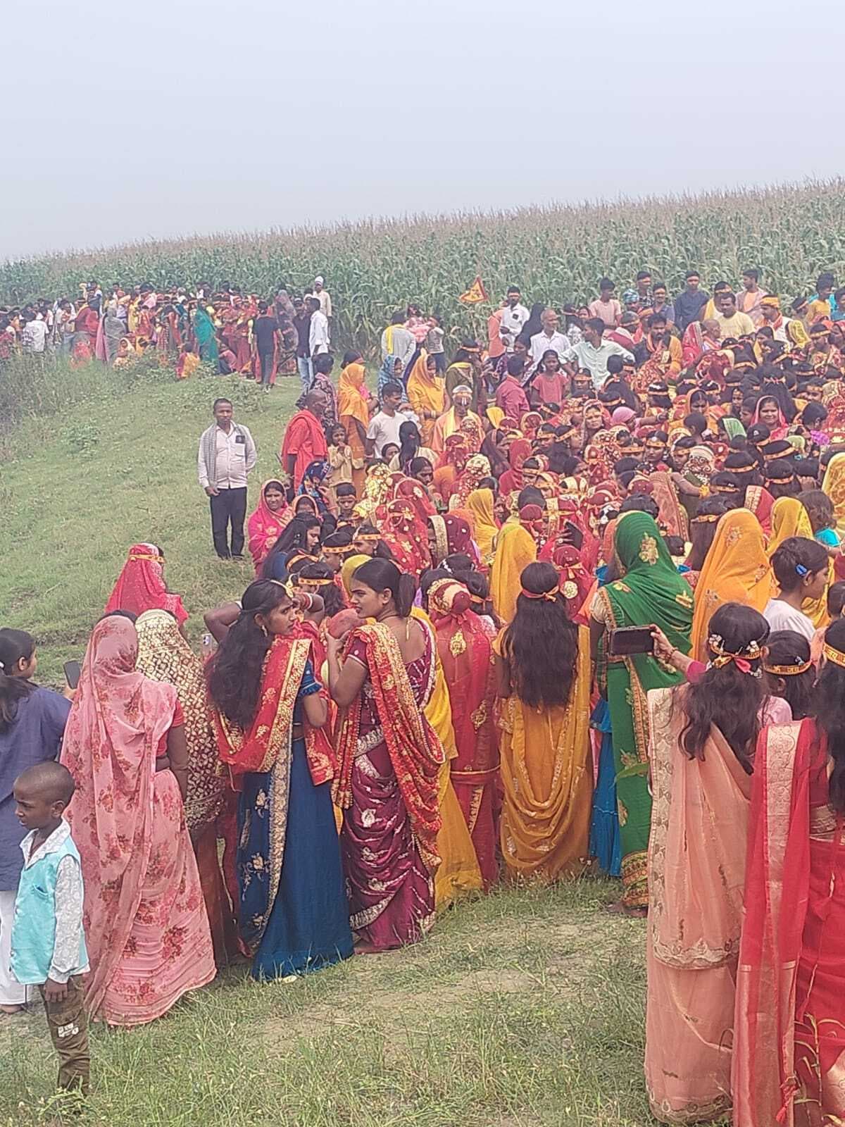 कलश शोभायात्रा के साथ ही 48 घंटे का रामधुनी यज्ञ शुरू