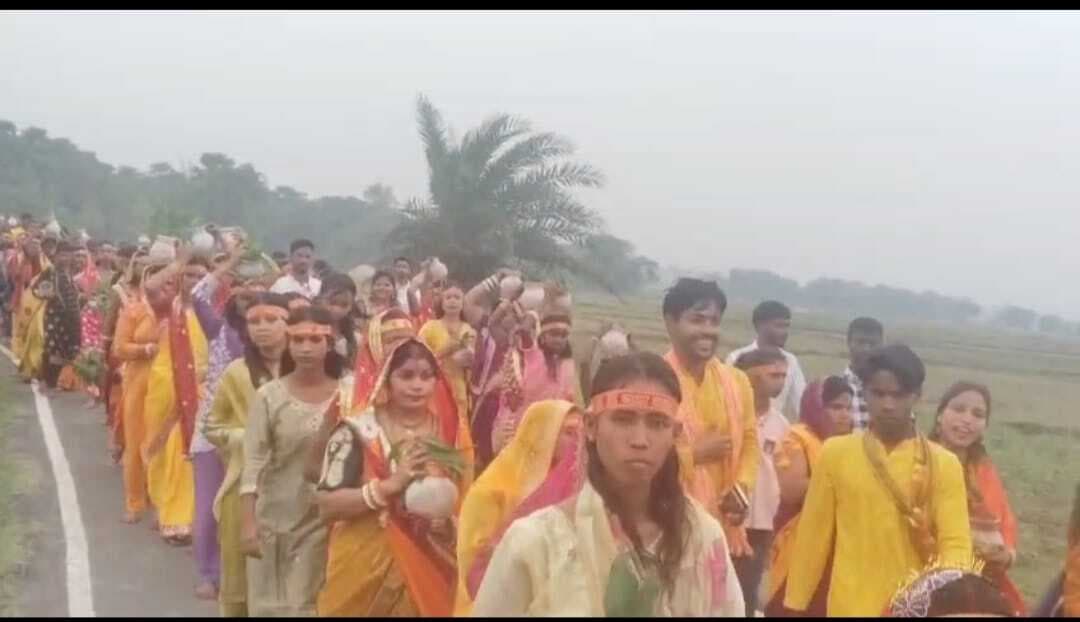 Banka News : श्री लक्ष्मी नारायण महायज्ञ को ले निकाली गयी कलश शोभायात्रा