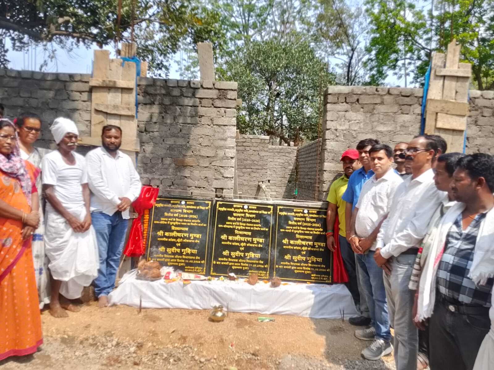 धूमकुड़िया और चेक डैम का विधायक ने किया शिलान्यास