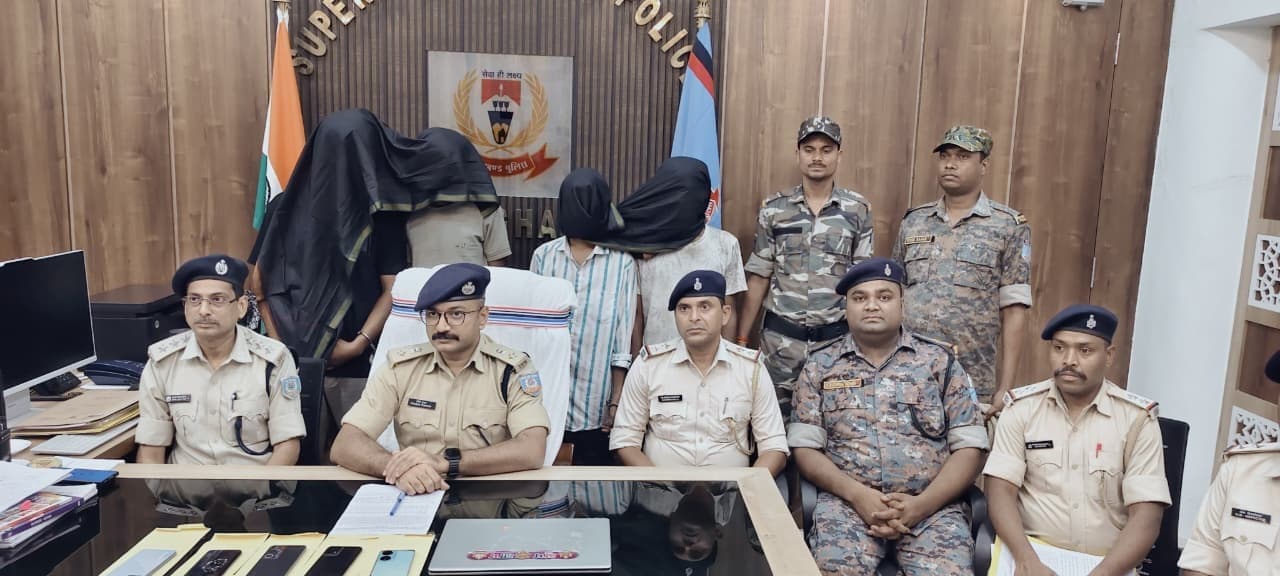 Deoghar News : рдореЛрдмрд╛рдЗрд▓ рдЭрдкрдЯрдорд╛рд░реА рдЧрд┐рд░реЛрд╣ рдХрд╛ рдкрд░реНрджрд╛рдлрд╛рд╢, рдЪрд╛рд░ рдЖрд░реЛрдкреА рдЧрд┐рд░рдлреНрддрд╛рд░