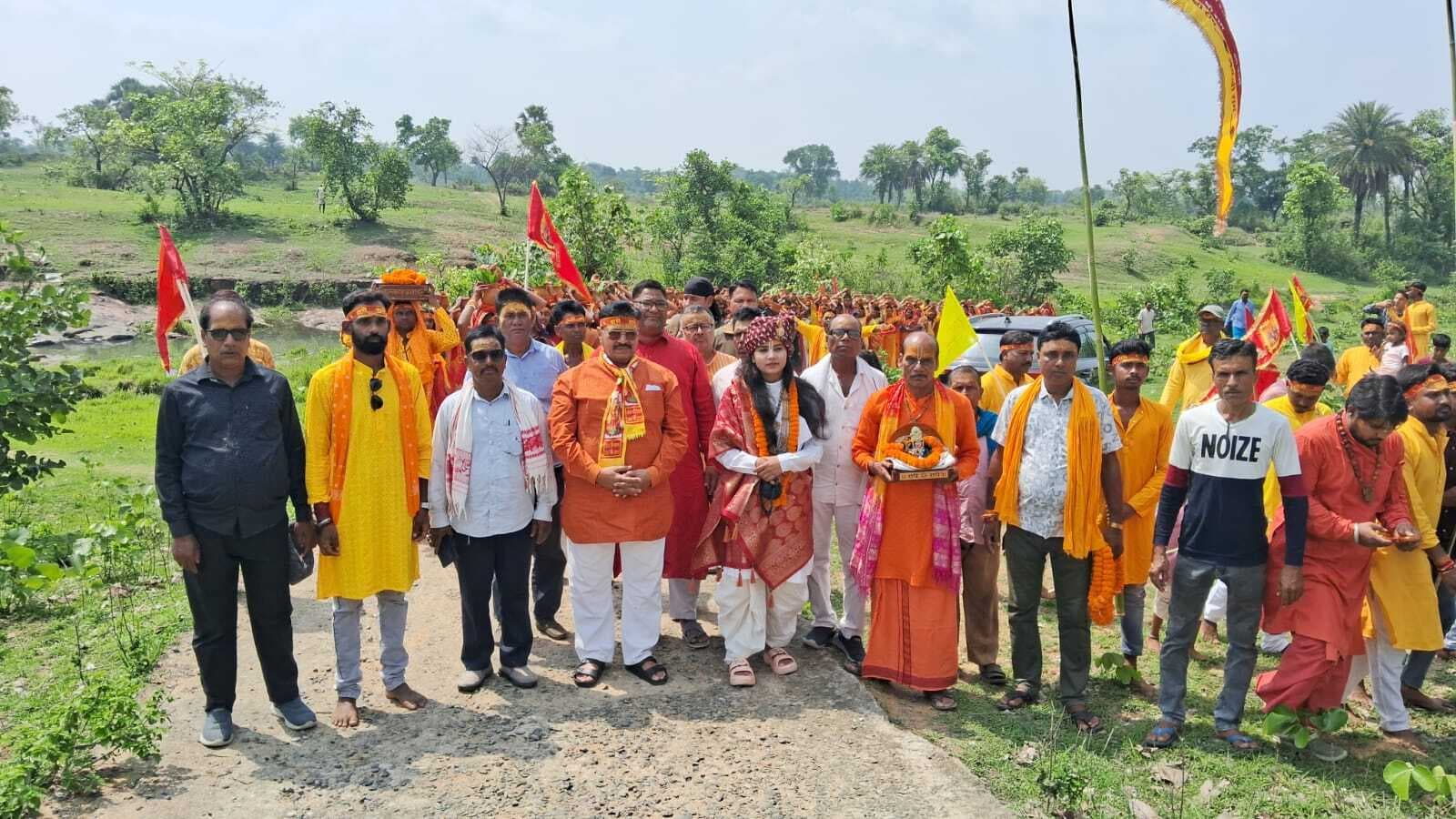 चितरा: कलश यात्रा के साथ श्रीमद्भागवत कथा आरंभ