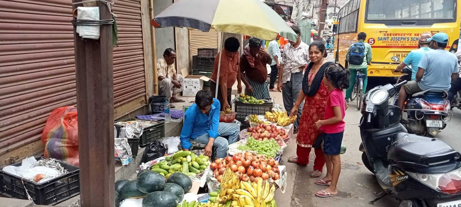 वट सावित्री पर्व को लेकर बाजारों में रही चहल-पहल