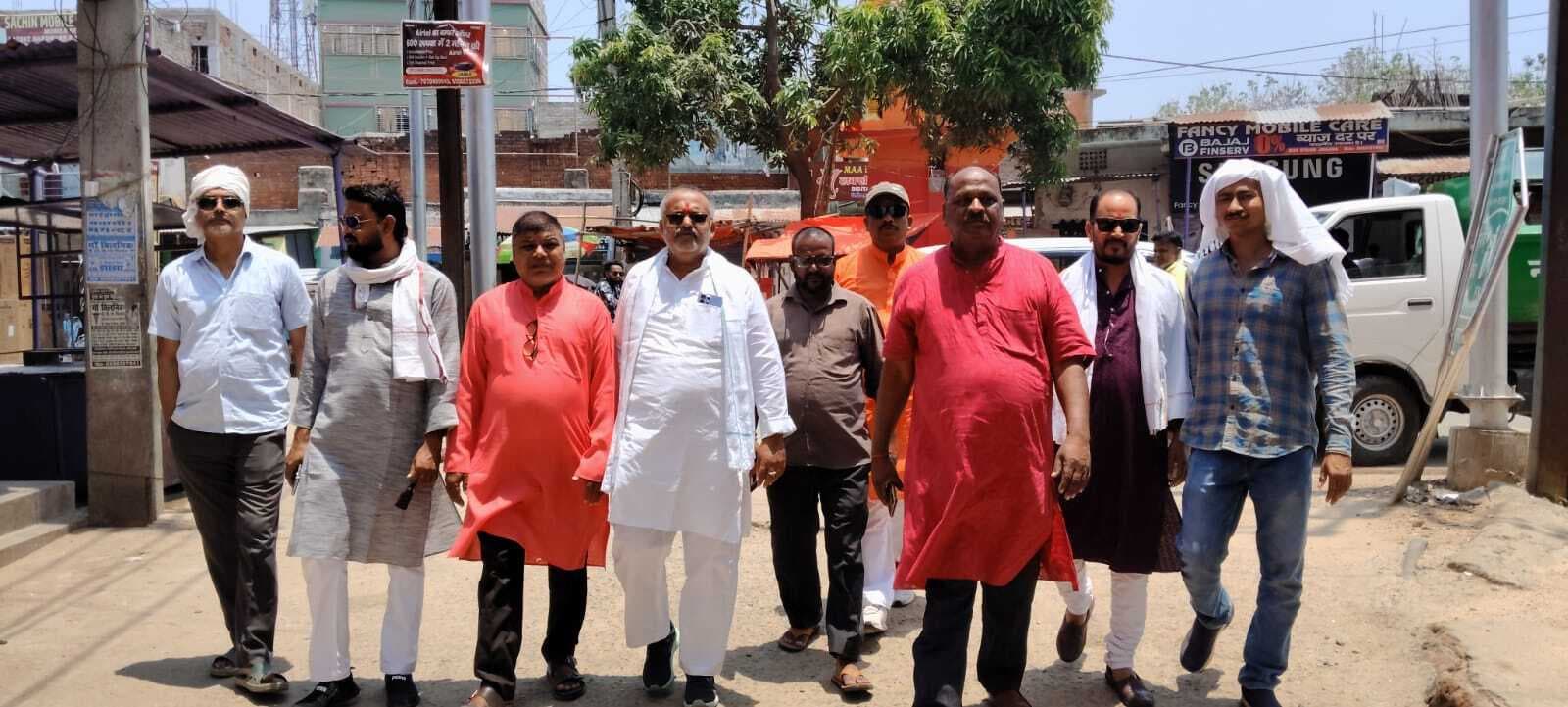 Jamui, नगर परिषद अध्यक्ष अपने सभी वार्ड पार्षदों के साथ पैदल ही पहुंचे कार्यालय