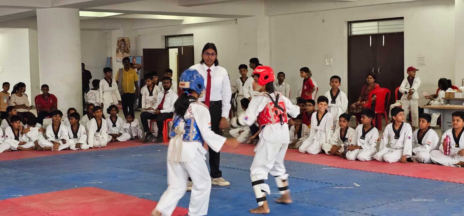 ताइक्वांडो प्रतियोगिता : 150 खिलाड़ियों ने दिखाया दम, अब राज्यस्तर पर चमकेंगे जिले के सितारे