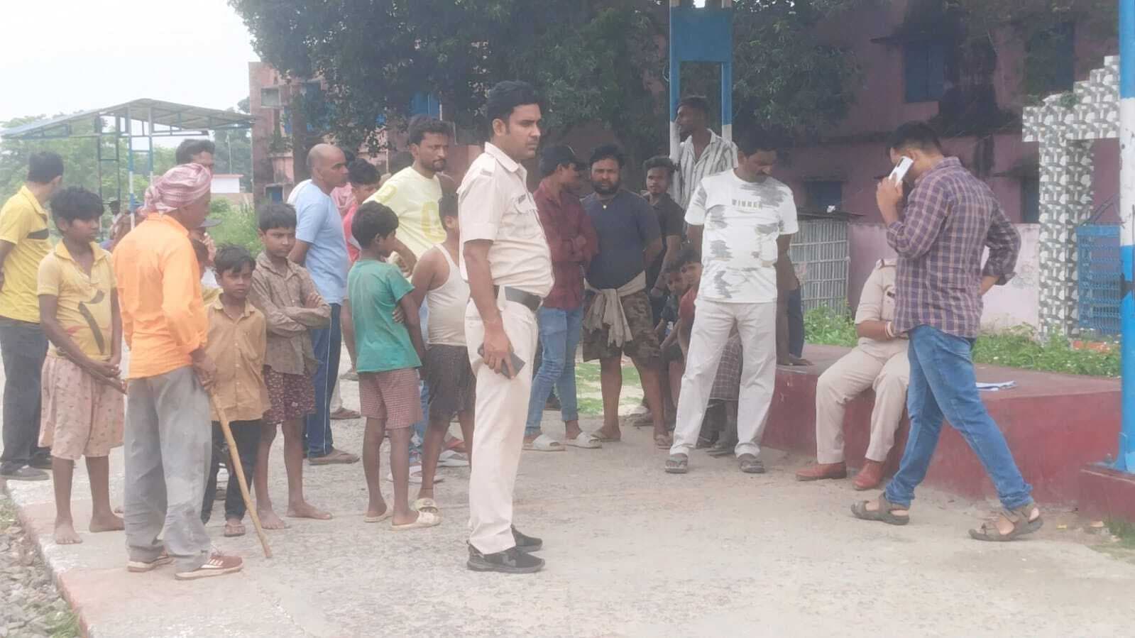 कोशी एक्सप्रेस से प्लेटफॉर्म पर छलांग लगाने में युवक की मौत, दूसरा जख्मी हालत में फरार