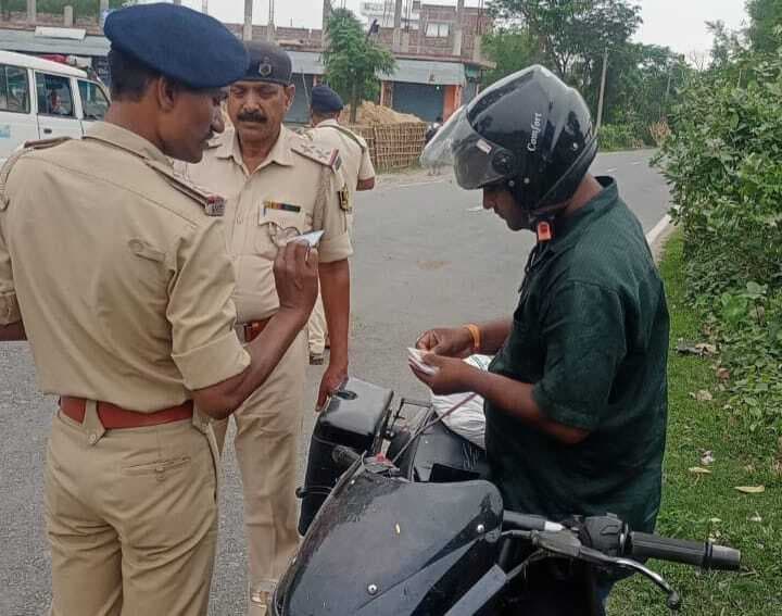 पुलिस ने चलाया वाहन जांच अभियान