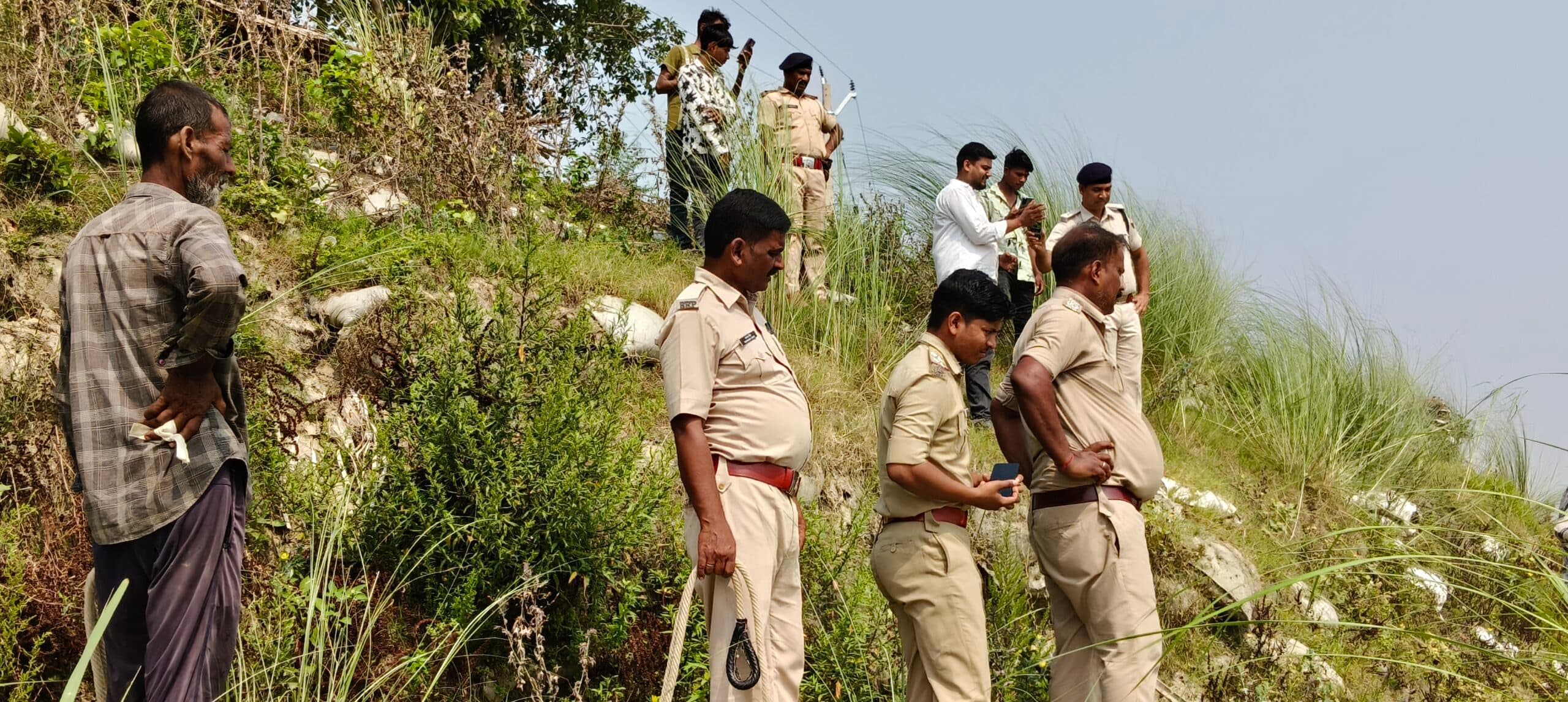 मामूली विवाद में भाई ने भाई की कुल्हाड़ी से काटकर शव को नदी में फेंका, पिता सहित आठ गिरफ्तार