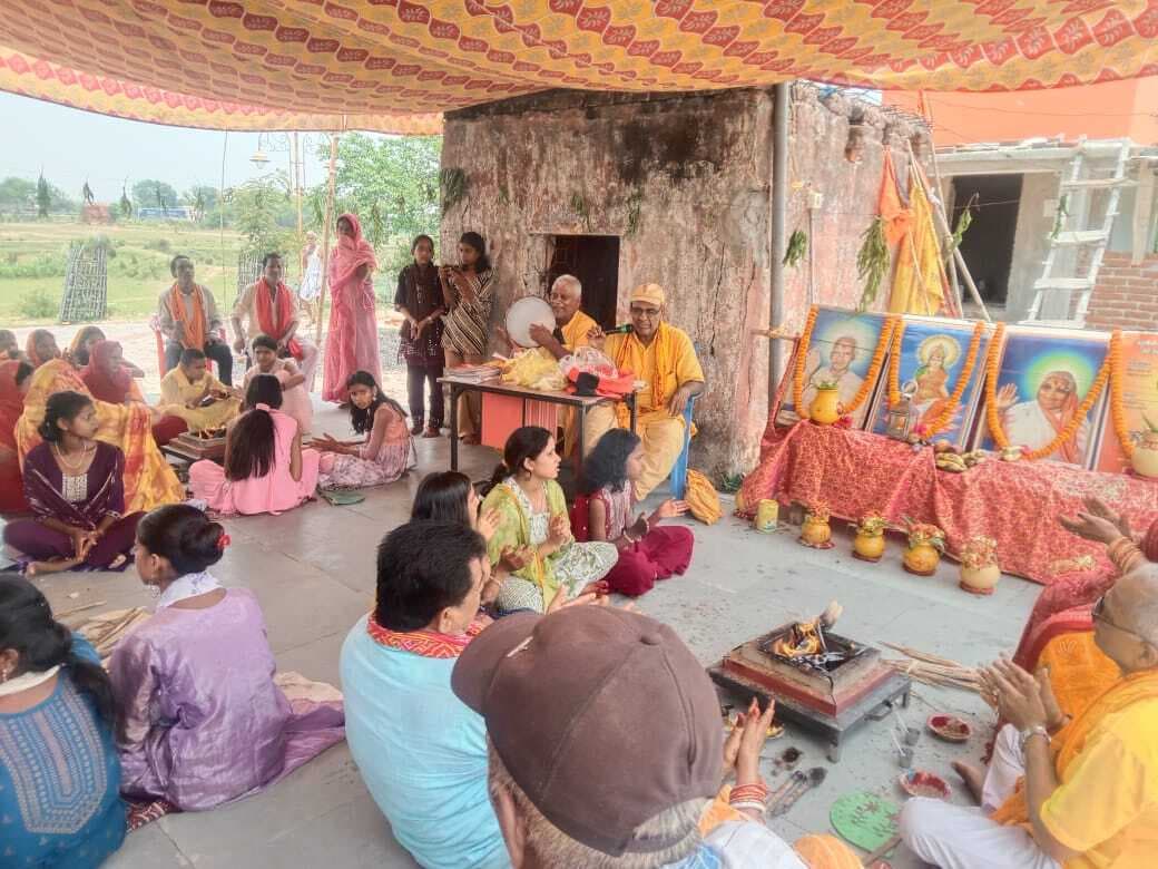 मधुपुर में दीपयज्ञ और संस्कारों से गूंजा वातावरण