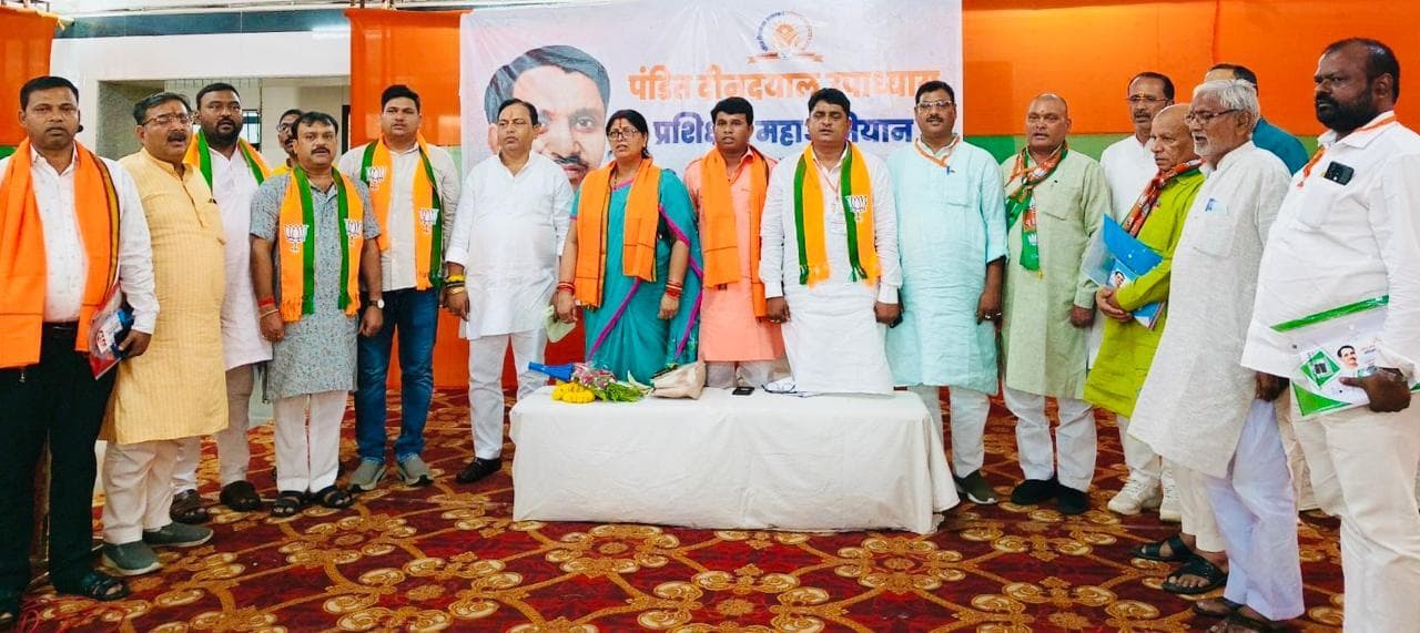 Giridih News :भाजपा केवल एक राजनीतिक दल नहीं बल्कि राष्ट्र निर्माण का है सशक्त माध्यम : कर्मवीर सिंह
