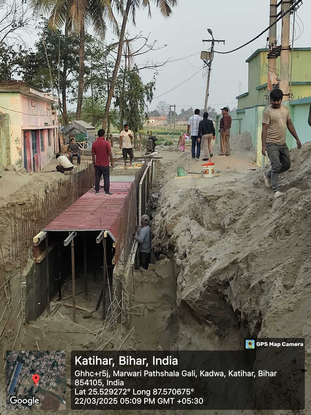 स्ट्रांम वॉटर ड्रेनेज सिस्टम में यत्र-तत्र सड़क की खुदाई अविलंब बंद करें