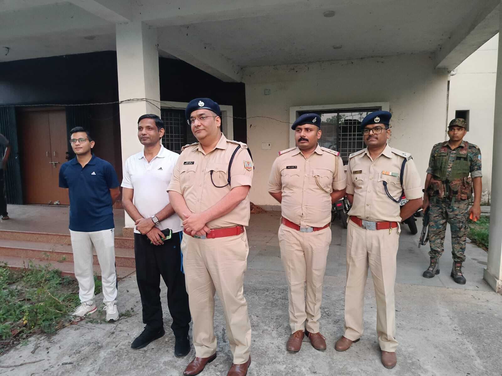 चतरा एसपी ने पिपरवार थाना का निरीक्षण किया