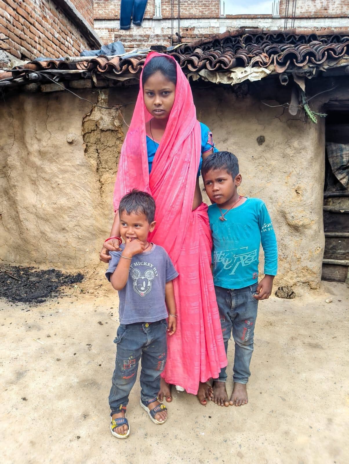 पति को बचाने में सबकुछ गंवाया, अब तक नहीं मिला दुर्घटना मुआवजा
