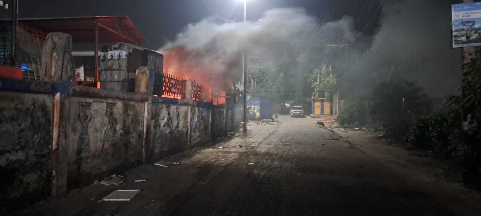 मीट मंडी से उठती दुर्गंध और धुआं स्थानीय लोगों के लिए परेशानी का कारण