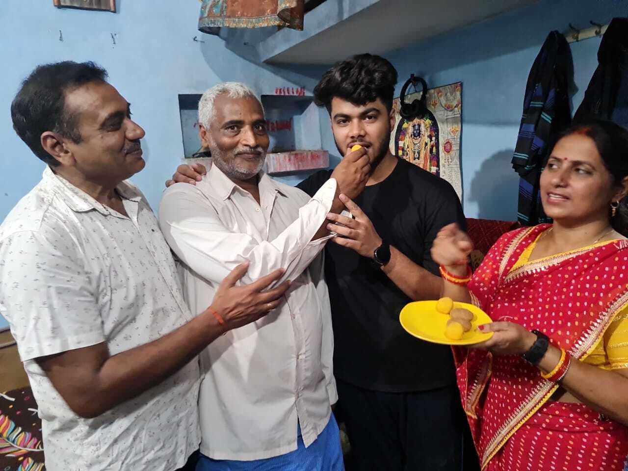 रामपुर गांव के लाल आयुष का हिंदुस्तान कॉपर लिमिटेड में असिस्टेंट मैनेजर के पद पर हुआ चयन, क्षेत्र में खुशी का माहौल