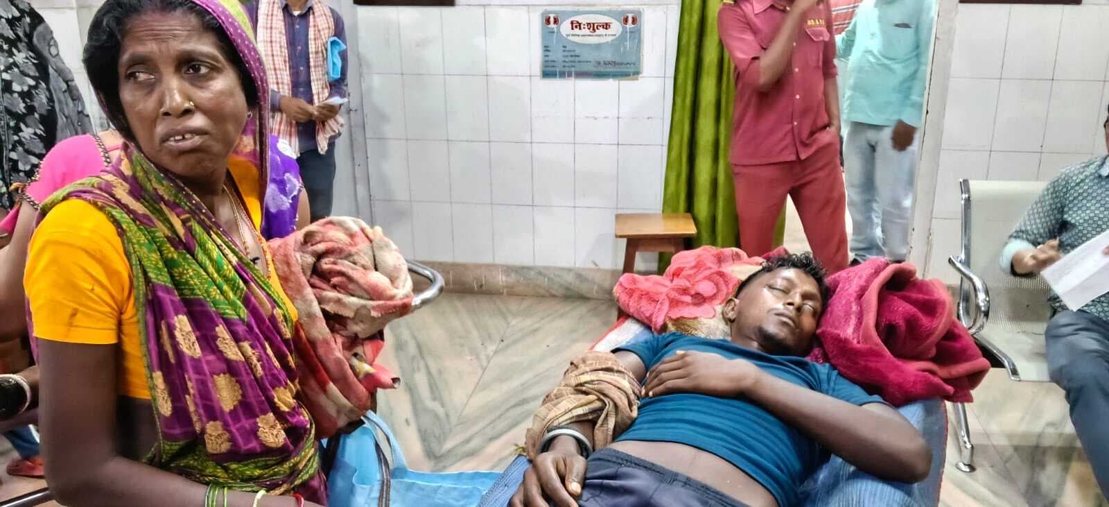 ताड़ के पेड़ से गिरकर युवक गंभीर रूप से घायल