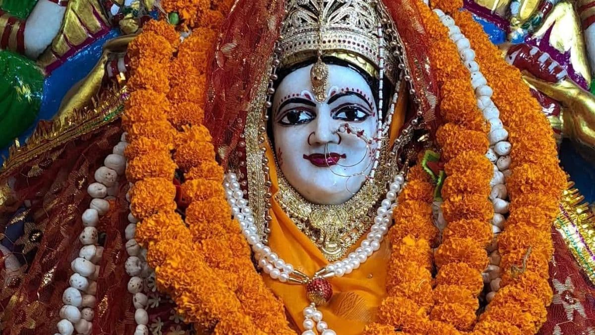 कटिहार के प्रसिद्ध दुर्गा मंदिर में सुबह 7:30 बजे से शुरू होगी पूजा, जानिए आरती का समय