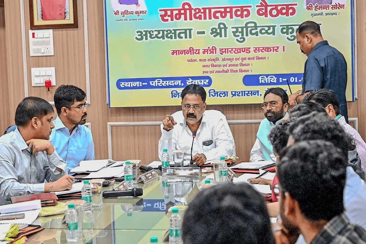 देवघर के श्रावणी मेला VIP-VVIP दर्शन पर पूरी तरह रहेगी रोक, मंत्री सुदीव्य कुमार सोनू ने की समीक्षा