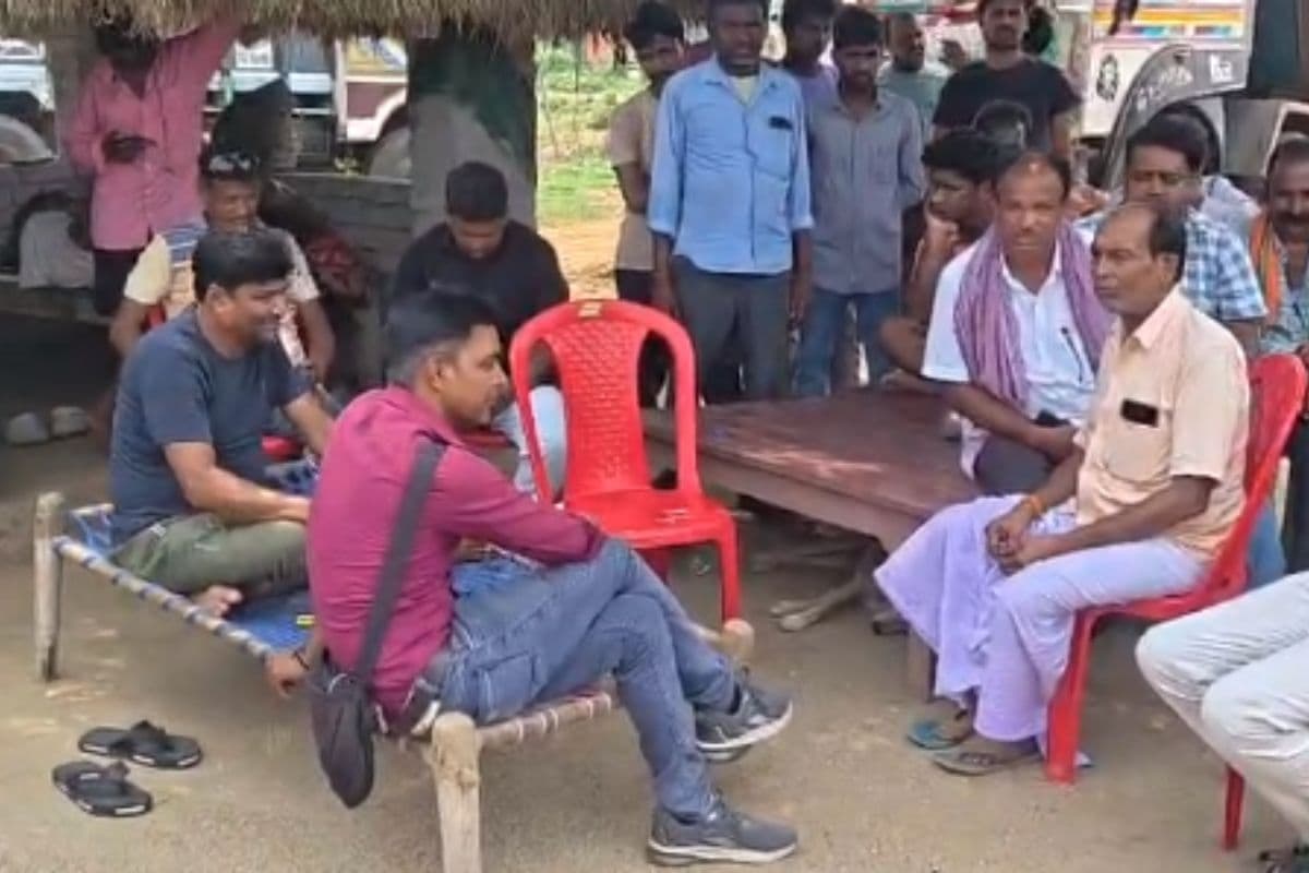 अंधेरे में डूबे दुमका के 45 गांव: प्रशासन के फरमान से हड़कंप, पानी-पढ़ाई सब ठप