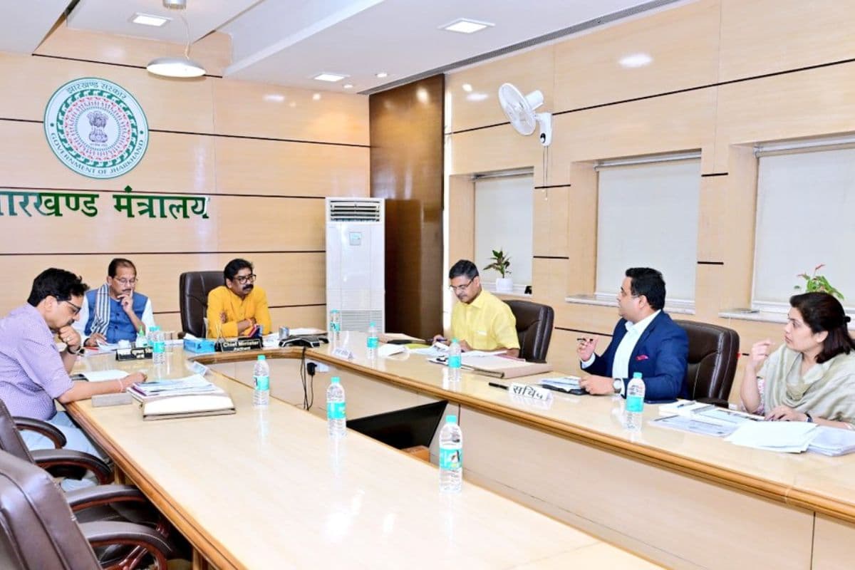 झारखंड में ‘वन डिस्ट्रिक्ट, वन प्रोजेक्ट’ पर काम शुरू, CM का कड़ा निर्देश, अनुपयोगी योजनाएं होंगी बंद