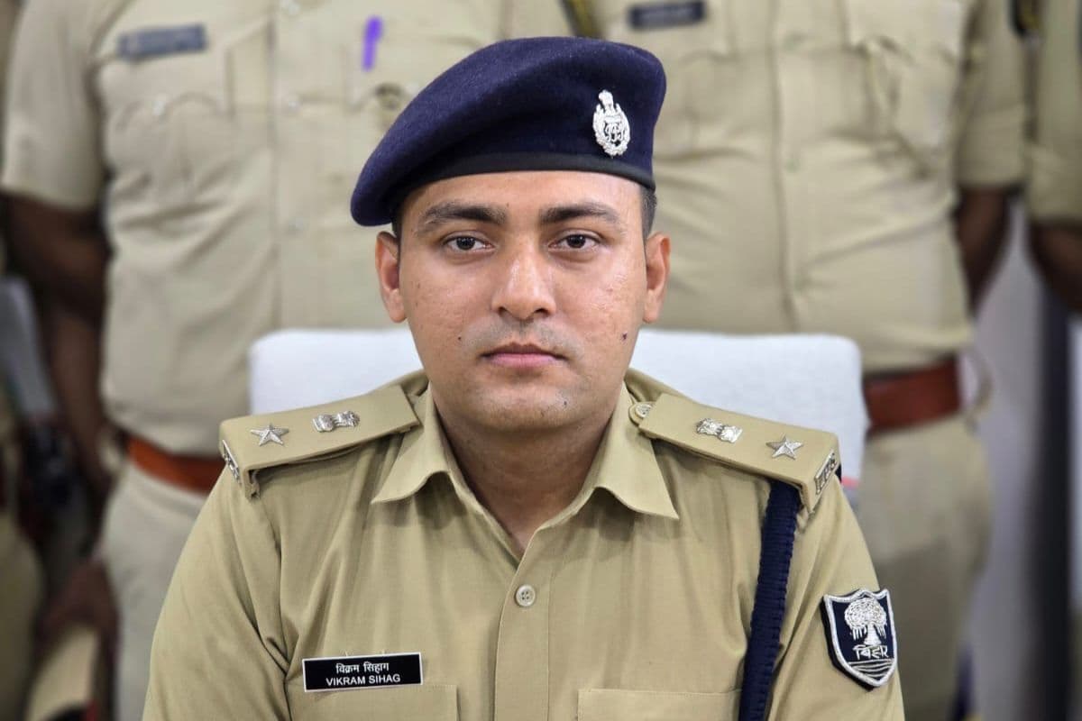 рд╣рд╛рдЬреАрдкреБрд░: рд╢рд░рд╛рдм, рдЪреЛрд░реА рдФрд░ рд╣рдерд┐рдпрд╛рд░ рдорд╛рдорд▓реЛрдВ рдореЗрдВ рдХрдИ рдЕрднрд┐рдпреБрдХреНрдд рдЧрд┐рд░рдлреНрддрд╛рд░
