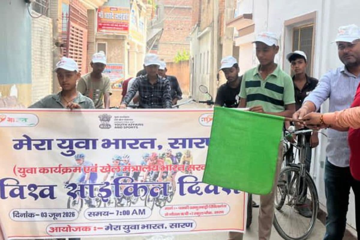 रिविलगंज में साइकिल रैली के जरिए दिया स्वास्थ्य और पर्यावरण संरक्षण का संदेश
