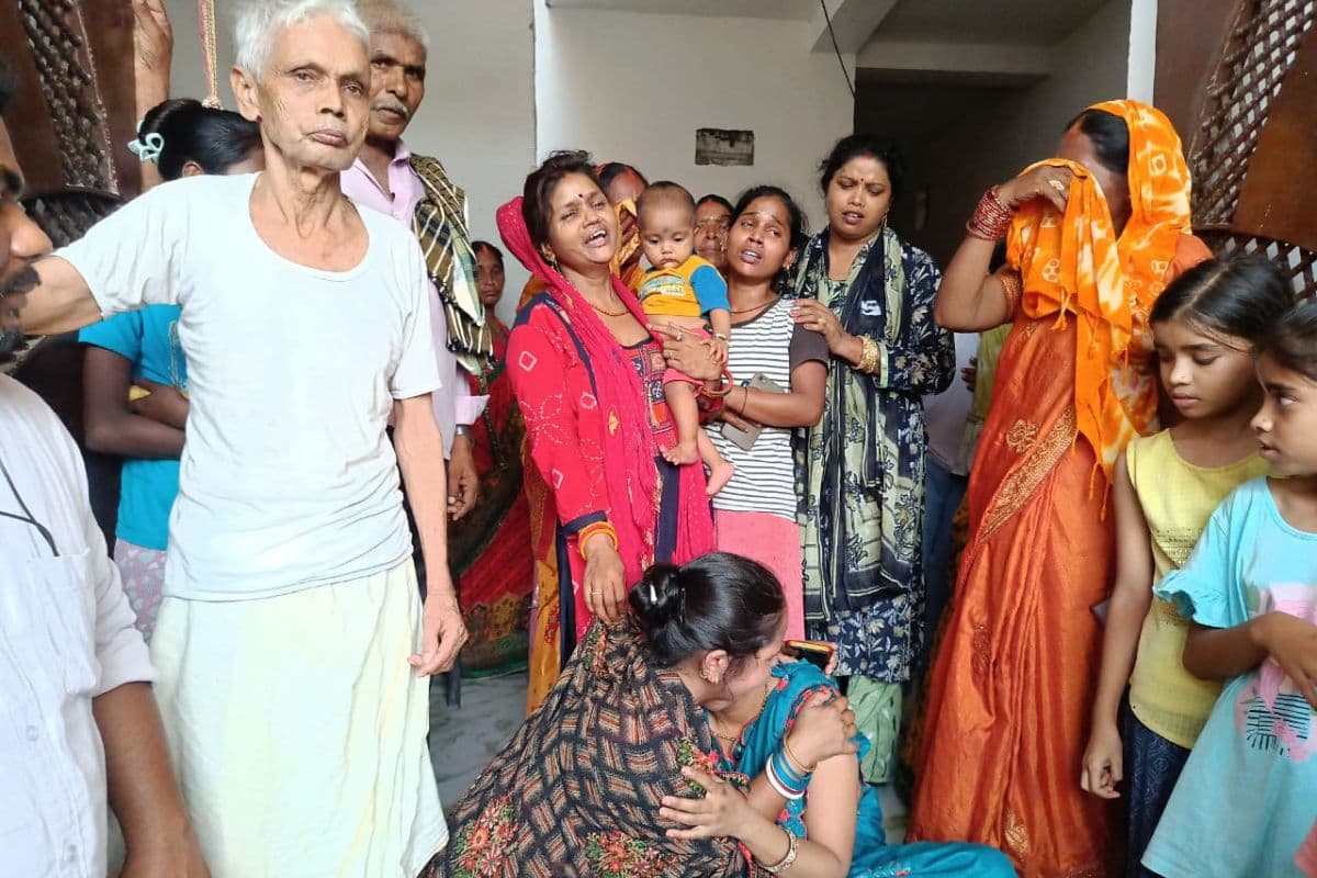गोपालगंज में पूर्व सरपंच के पुत्र की चाकू गोदकर हत्या, शव चौर से बरामद