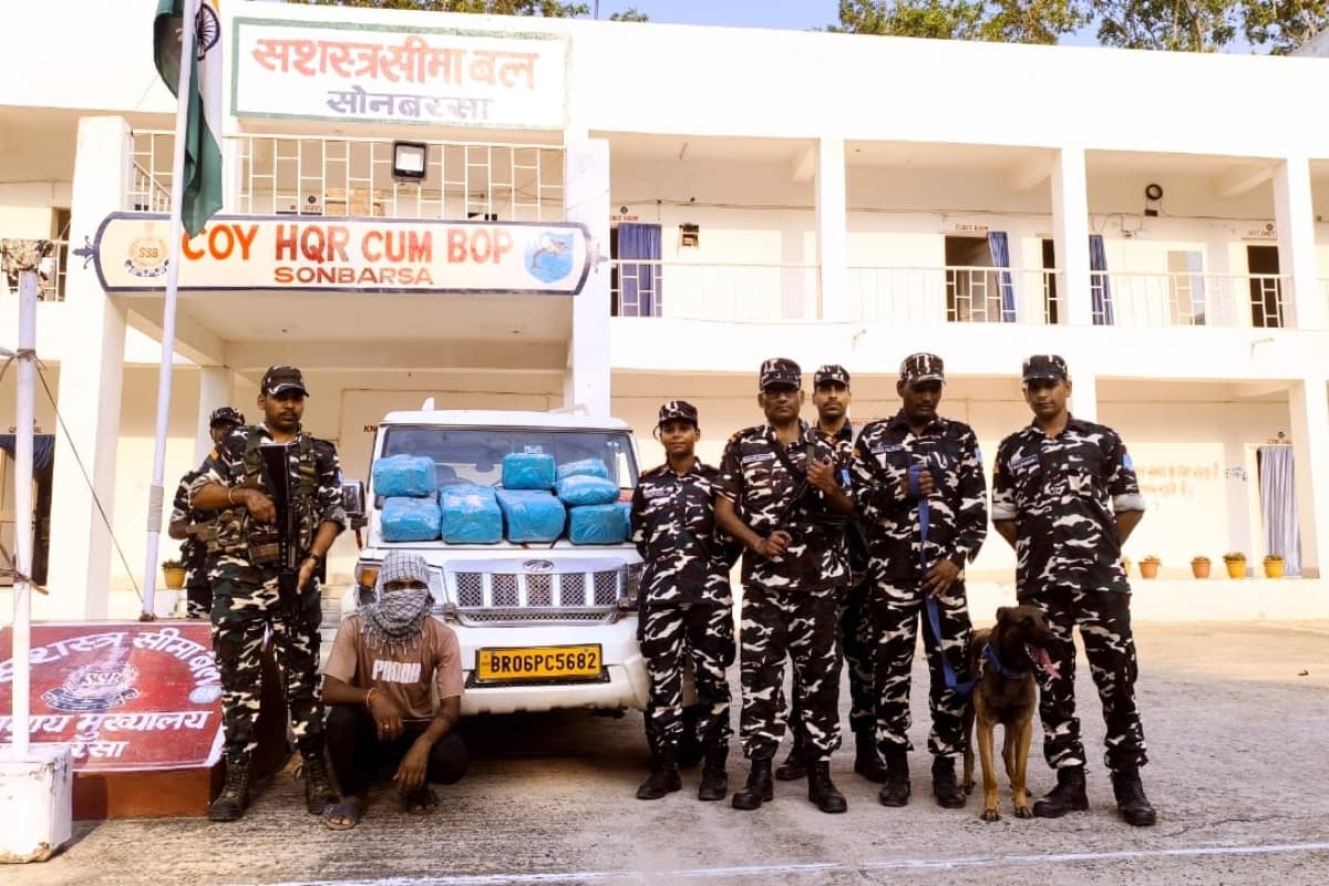 Sitamarhi News: सोनबरसा में बोलेरो के गुप्त तहखाने से निकला 110 किलोग्राम गांजा, शिवहर का तस्कर चढ़ा हत्थे