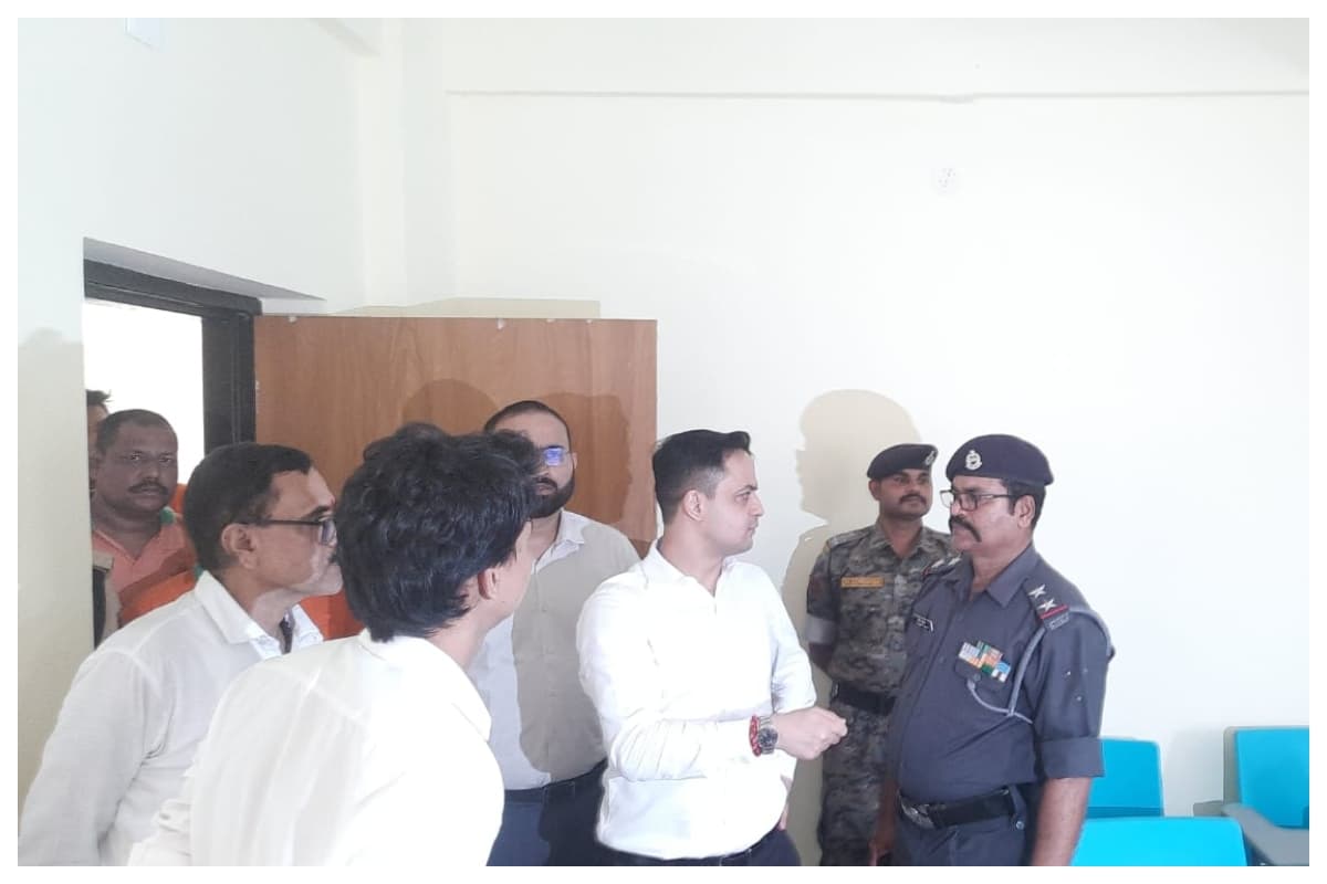 Madhubani News: मधुबनी डीएम का बेनीपट्टी दौरा, महमदपुर आपदा प्रशिक्षण केंद्र का किया निरीक्षण