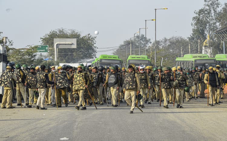 Kisan Andolan : किले में तब्दील हुआ टिकैत की मौजूदगी वाला गाजीपुर बॉर्डर, 'तीसरी आंख' से रखी जा रही किसानों पर नजर