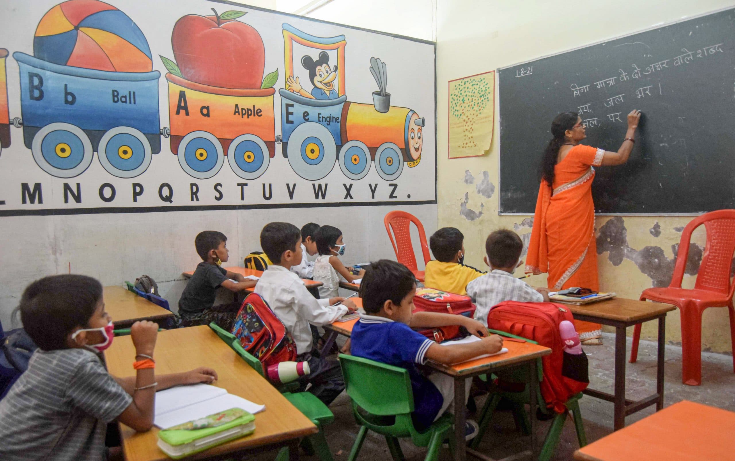 Coronavirus Updates : तीसरे लहर की आहट! स्कूल खोलकर हुई गलती ? 24 घंटे में आये 47 हजार से ज्यादा कोरोना केस