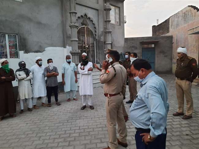 यूपी के बदायूं जिले में मस्जिद-मदरसों में छापेमारी, 38 लोग बाहर के मिले