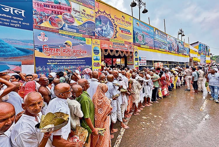 सावधान! पितृपक्ष मेला क्षेत्र में पॉकेटमार युवकों के साथ महिला गैंग भी एक्टिव, पलक झपकते गायब कर रहे सामान