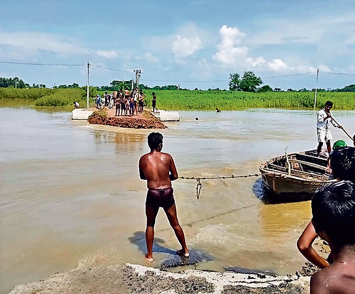 Bihar Flood News: कोसी का जलस्तर बढ़ने से सुपौल के दर्जनों गांवों में घुसा बाढ़ का पानी