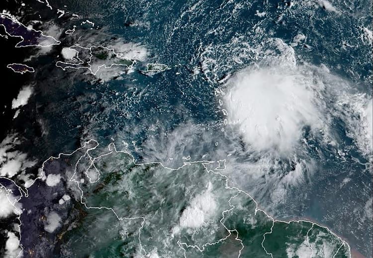 Weather Forecast: दुर्गा पूजा से पहले ऑरेंज अलर्ट तीन जिलों में जारी, जानें अपने राज्य का मौसम...