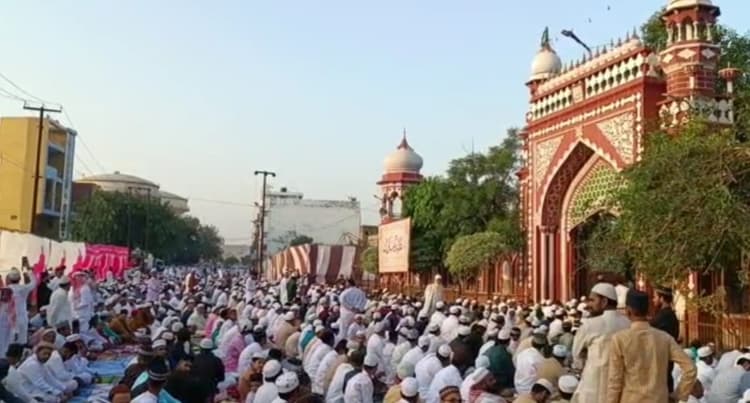 UP Election 2022: बरेली में वोटिंग के लिए गजब का जुनून ! कनाडा और सऊदी अरब से आकर लोगों ने किया मतदान