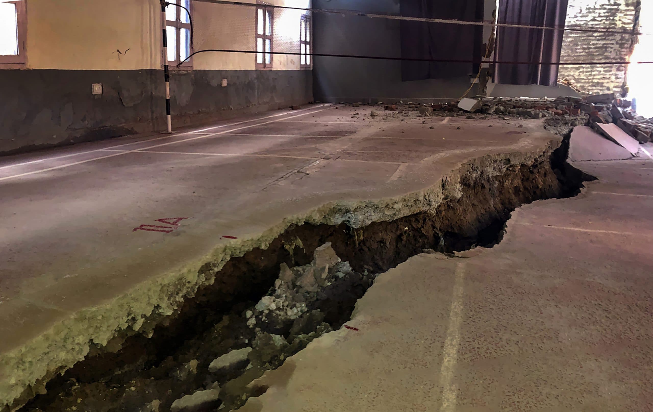 Joshimath Crisis : जोशीमठ में जमीन धंसने की आखिर क्या है वजह ? जानें