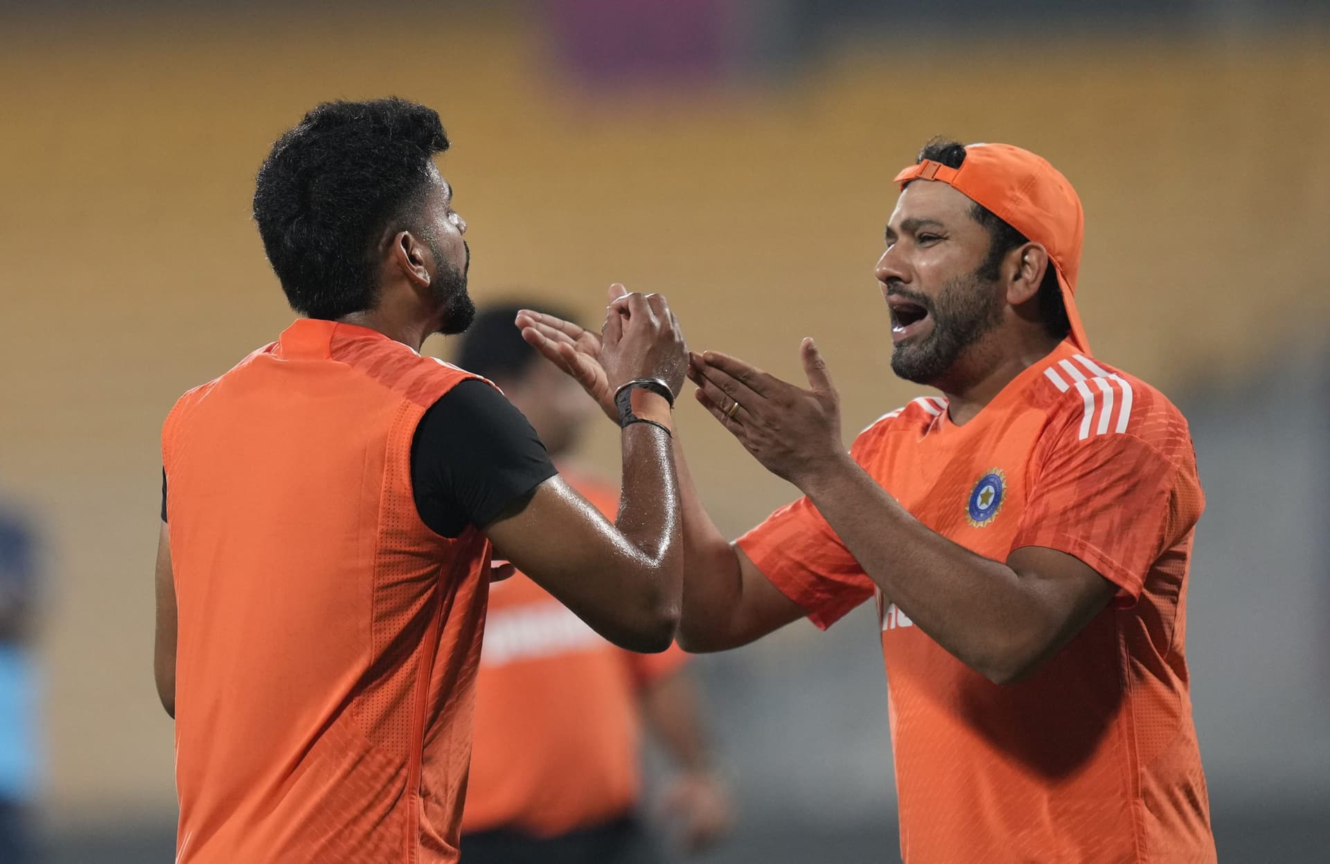 World Cup 2023 Photos: ऑस्ट्रेलिया के खिलाफ मुकाबले से पहले रोहित शर्मा एंड कंपनी ने जमकर बहाया पसीना World Cup 2023 Photos: ऑस्ट्रेलिया के खिलाफ मुकाबले से पहले रोहित शर्मा एंड कंपनी ने जमकर बहाया पसीना
