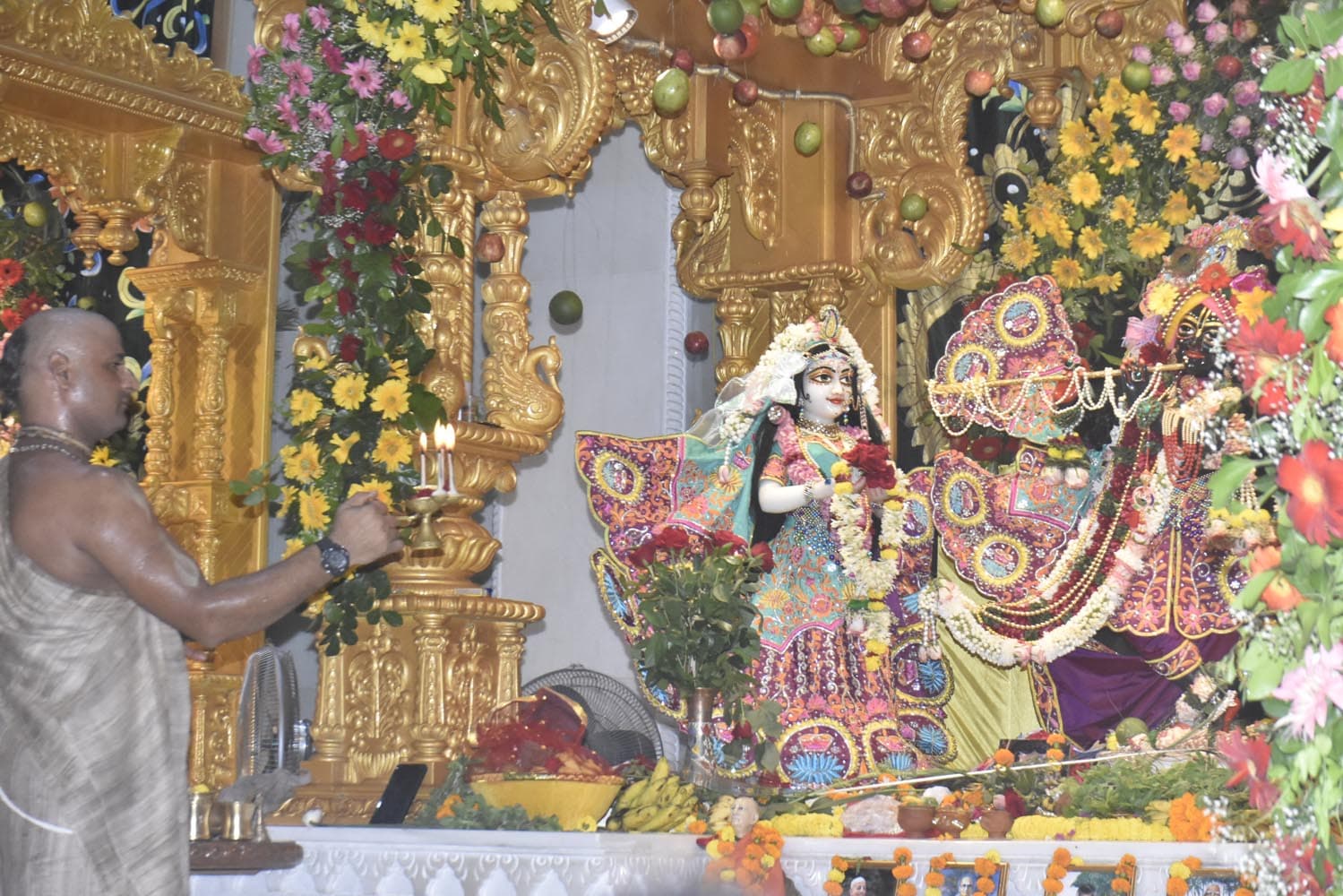 बिहार के इस्कान मंदिरों में श्रीकृष्ण जन्मोत्सव पर विशेष पूजा, भगवान को लगे 508 भोग, देखें तस्वीरें