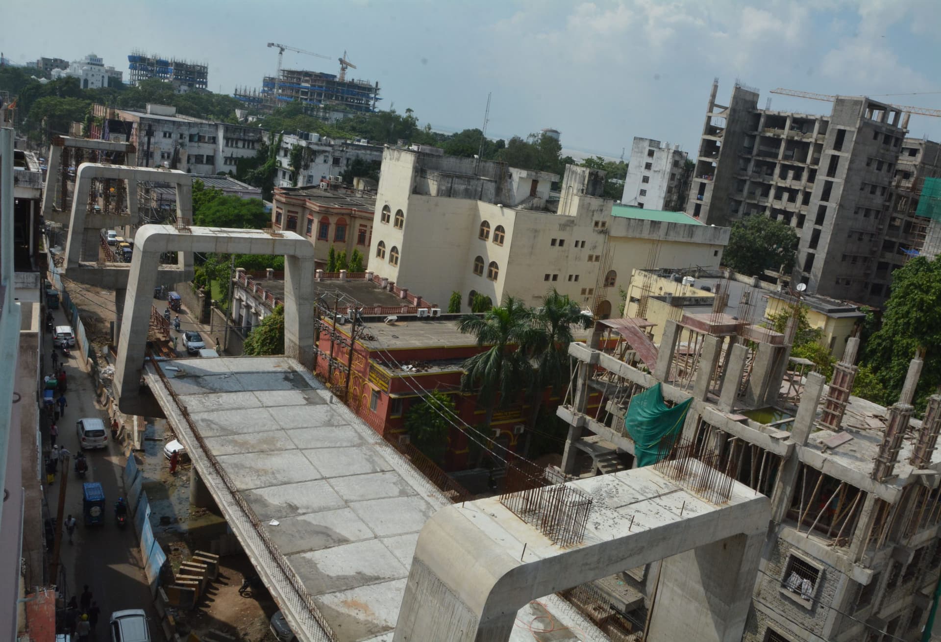 PMCH के पास बन रहे डबल डेकर फ्लाइओवर में बाधक बने ये दो विभाग, जानें कहां चढ़ना है चार स्पैन पर सुपर स्ट्रक्चर