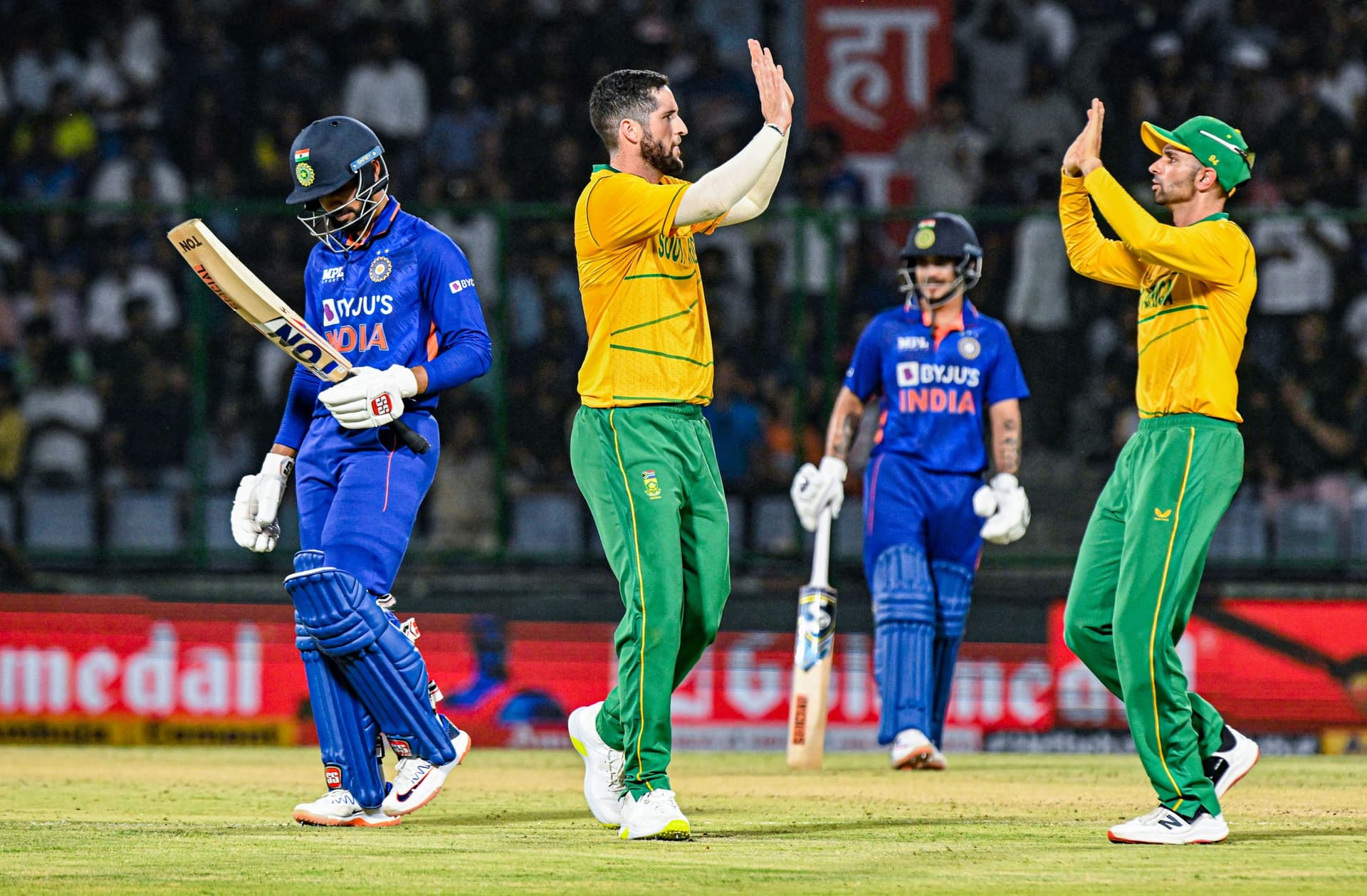 Team India की नयी ओपनिंग जोड़ी ने दिखाया दम, लेकिन Speed ने ईशान किशन, रुतुराज गायकवाड़ को किया परेशान Team India की नयी ओपनिंग जोड़ी ने दिखाया दम, लेकिन Speed ने ईशान किशन, रुतुराज गायकवाड़ को किया परेशान
