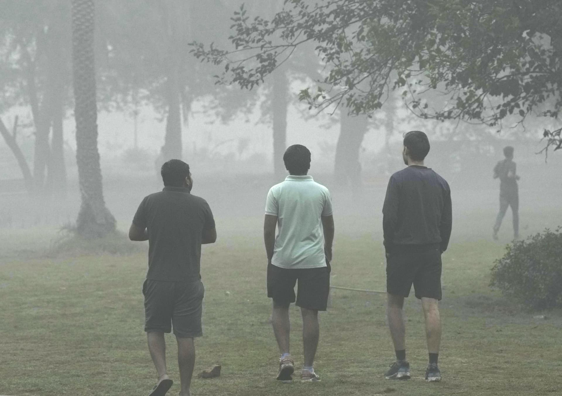 Weather Forecast: दिल्ली को कब मिलेगी प्रदूषण से राहत? जानें मौसम का हाल